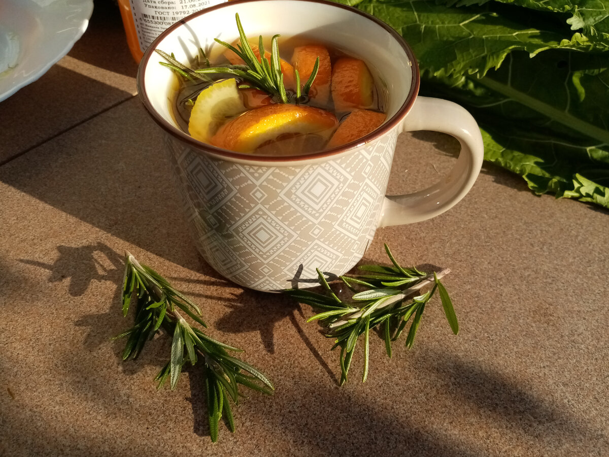 Праздничный чай с мандарином и розмарином
