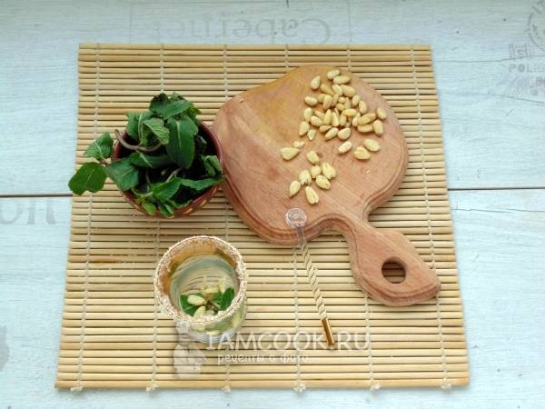 Чай по-берберски с орехами, мятой и сахаром: готовим вкусный напиток из Туниса