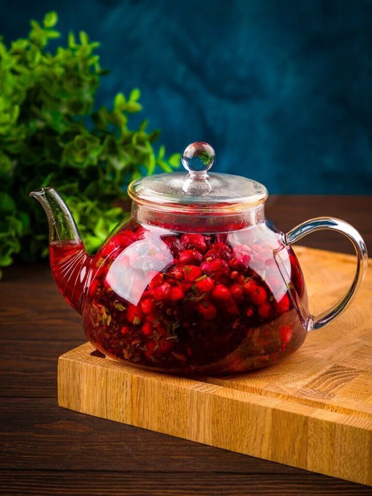 Чёрный чай с мелиссой и клюквой: синергия полезных свойств