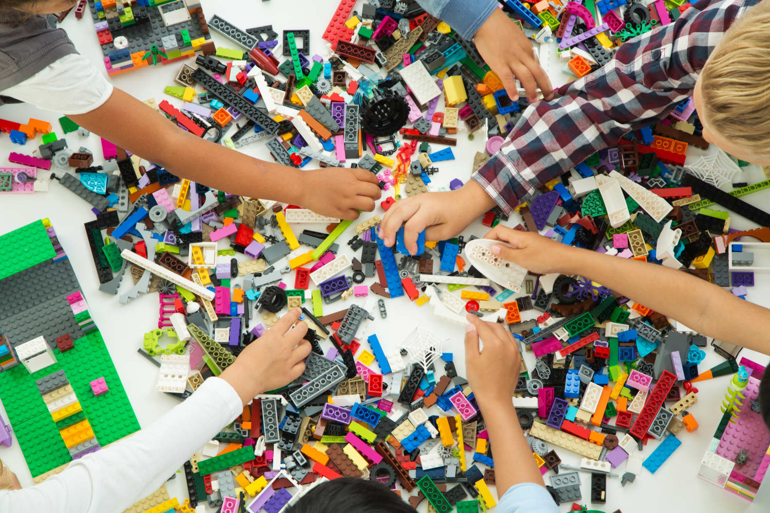 Конструктор LEGO способствует развитию творческого мышления
