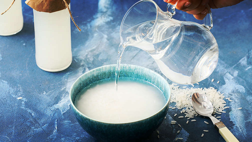 Использование рисовой воды для увлажнения и питания кожи